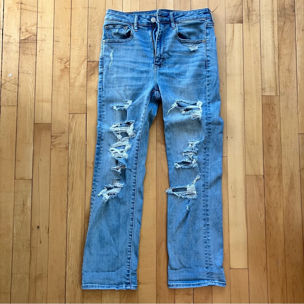 American Eagle Women’s Size 6 distressed slim straight crop jeans